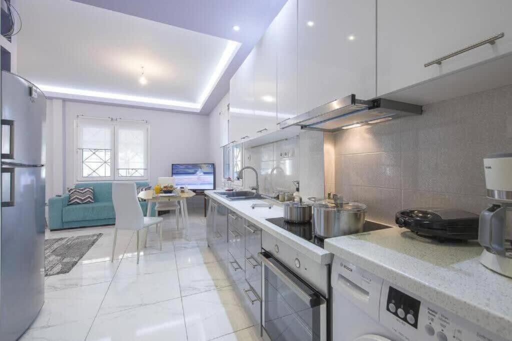 Modern Fully-Equipped House, 5 Min Walk From Metro Villa Athene Buitenkant foto